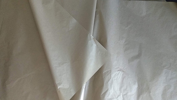 αδιάβροχα μεταλλικά χαρτιά αφής για συσκευασία ρούχων, υποδημάτων και αξεσουάρ 