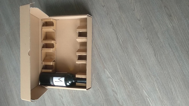 Хартиени подаръчни кутии за транспортиране до шест бутилки