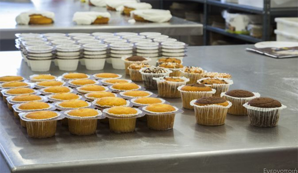Tray κλασικά: Δίσκοι με muffins των 2 και 4  oz και των 24, 12, 8, 6 και 4 θέσεων