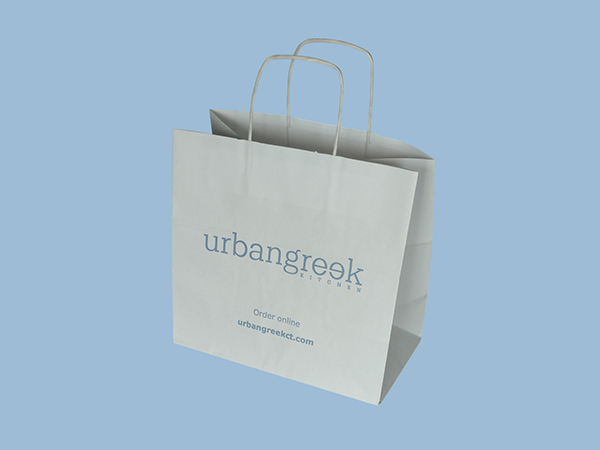 Брандирани крафт торбички с усукани или плоски дръжки