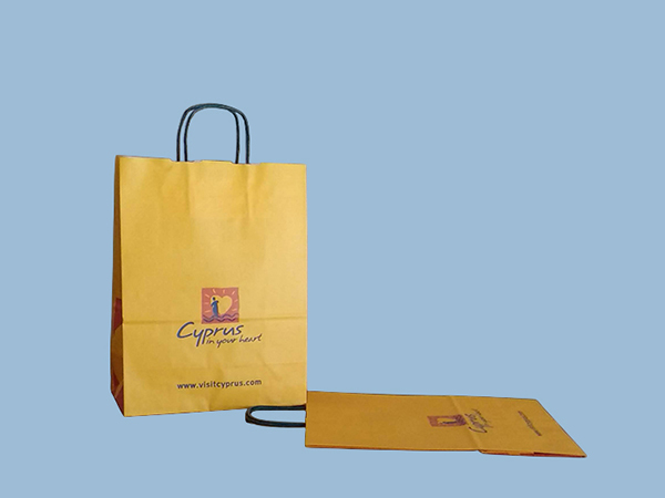 Брандирани крафт торбички с усукани или плоски дръжки