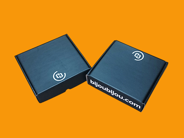 Каширани луксозни кутии за съхранение и транспортиране на дрехи