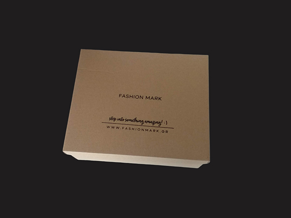 Картонени кутии от микровелпапе с отделен капак за съхранение и транспортиране на дрехи