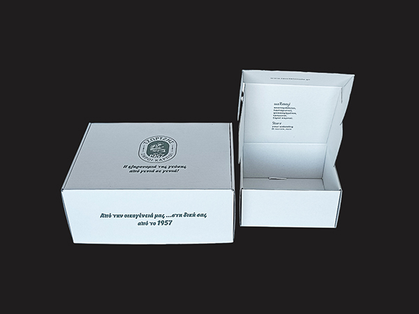 Картонени кутии от микровелпапе с вграден капак за съхранение и транспортиране на дрехи