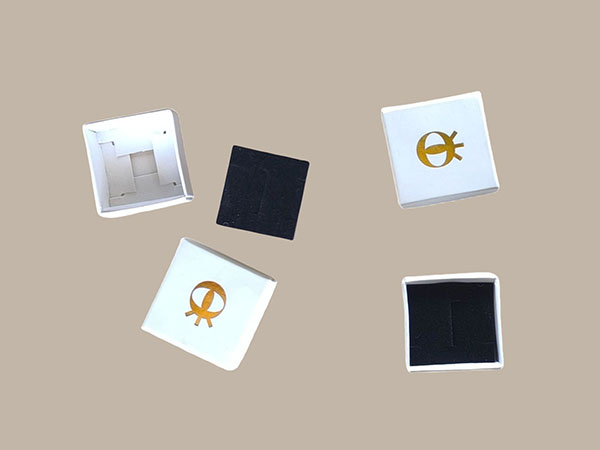 Специални брандирани кутийни конструкции от микровелпапе хартия