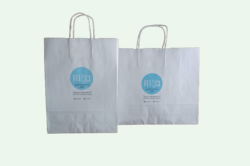 Брандирани крафтови торбички с плоски и усукани дръжки