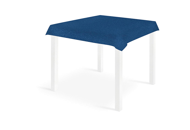 Disposable luxury tablecloths made of absorbent airlaid paper