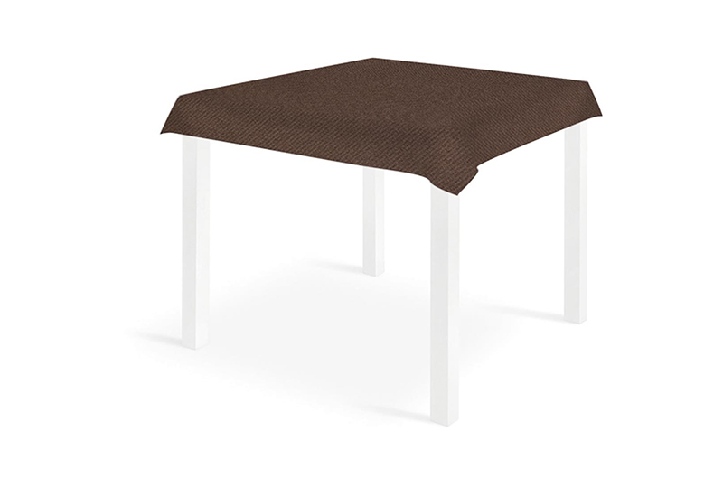 Disposable luxury tablecloths made of absorbent airlaid paper